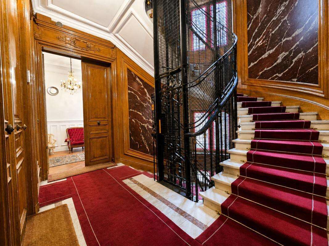 Appartement à PARIS-8E