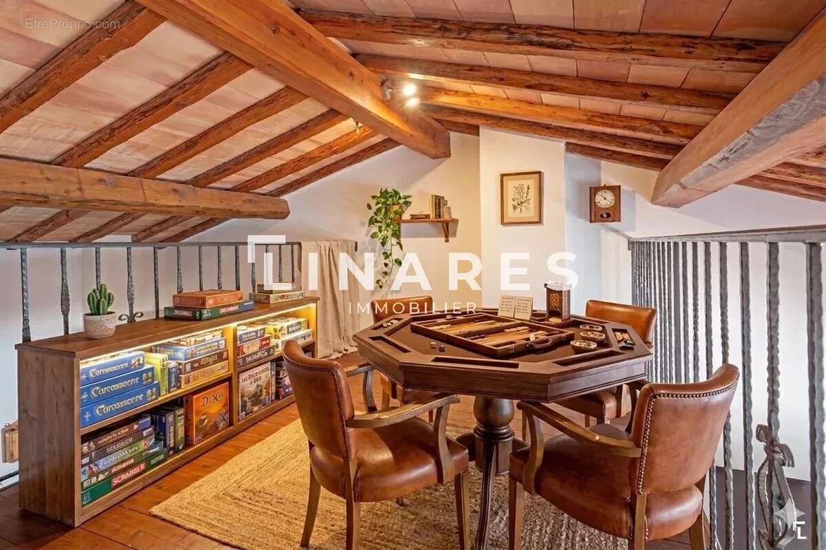 LA CEYRESTAINE  - Villa T7 de 225m2 - Terrain 759m2 - PISCINE - 13600 CEYRESTE - photo 16