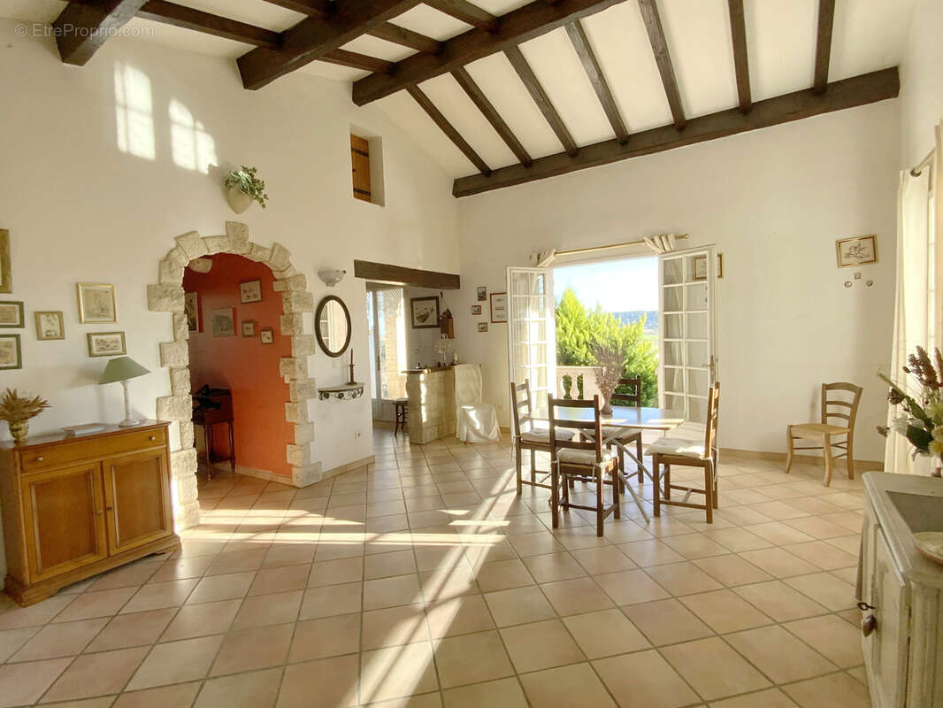 Villa de plain pied en position dominante avec vue . - photo 2