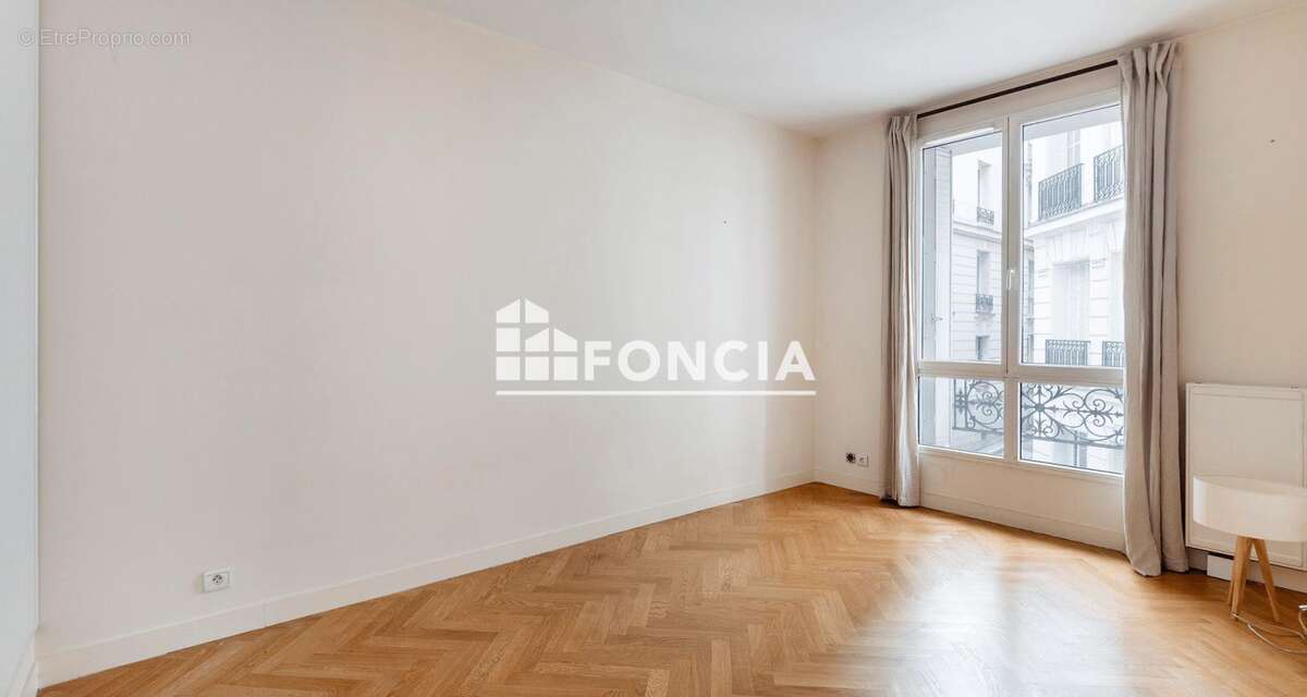 Appartement à PARIS-17E