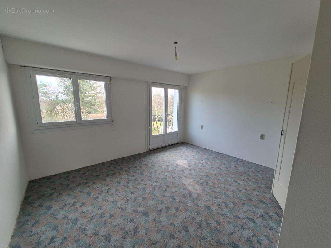 Maison Montaignac Sur Doustre 7 pièce(s) 204 m2 - photo 11