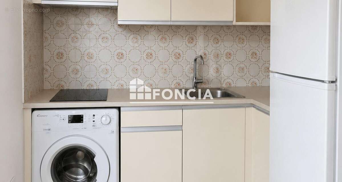 À VENDRE – Idéal investisseurs - Grand studio de 26 m² avec terrasse – Parking intérieur et cave – Mandelieu - photo 3