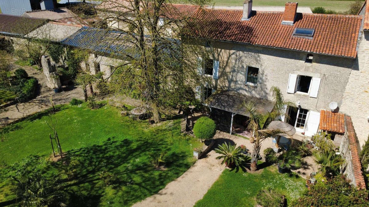 Autre à VOUZAILLES