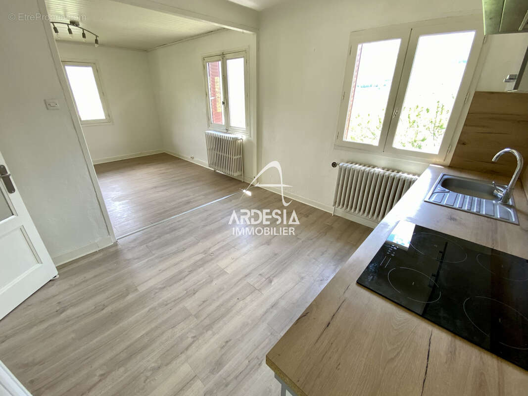 Appartement à SAINT-JULIEN-MONT-DENIS