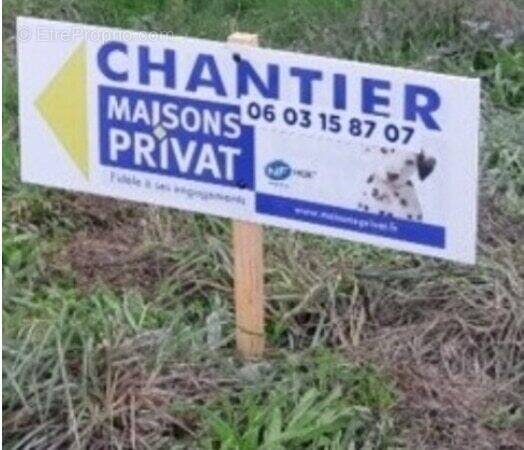 Terrain à LA CHAIZE-LE-VICOMTE