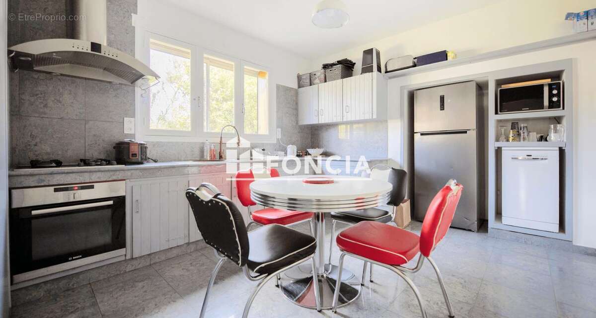 Maison à SAINT-JEAN-DE-LA-RUELLE