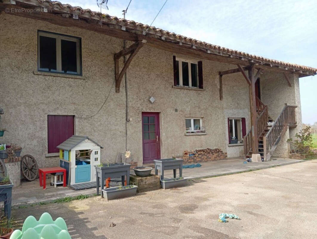 Maison à SULIGNAT