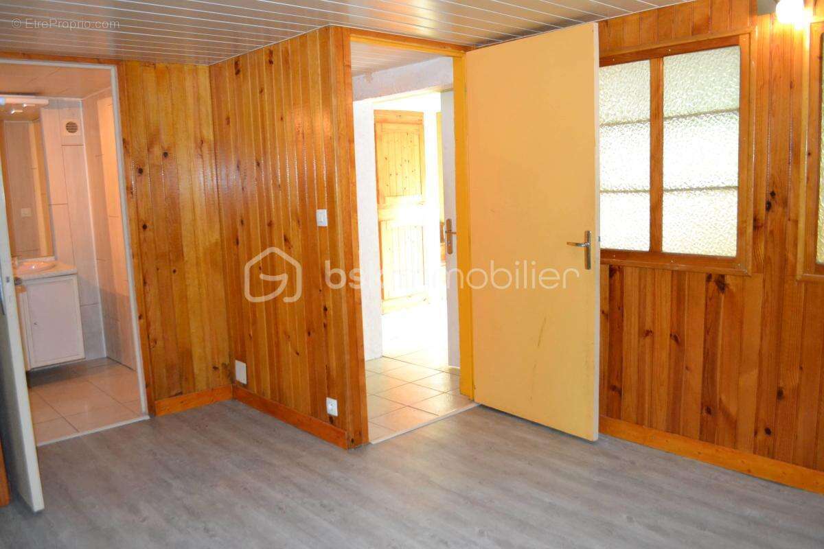 À vendre : Maison élevée sur sous-sol dans un quartier calme et recherché - photo 15