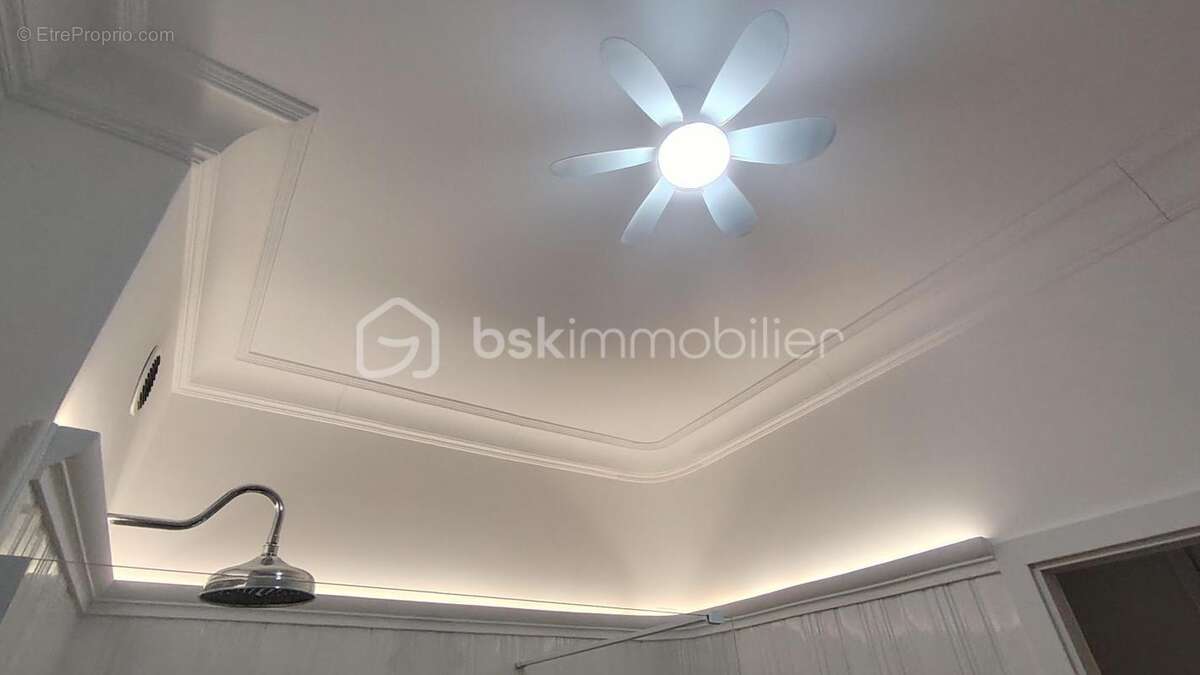 Appartement à LA ROQUETTE-SUR-SIAGNE