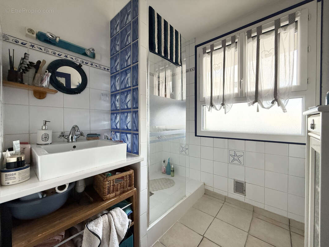 Appartement à COURBEVOIE