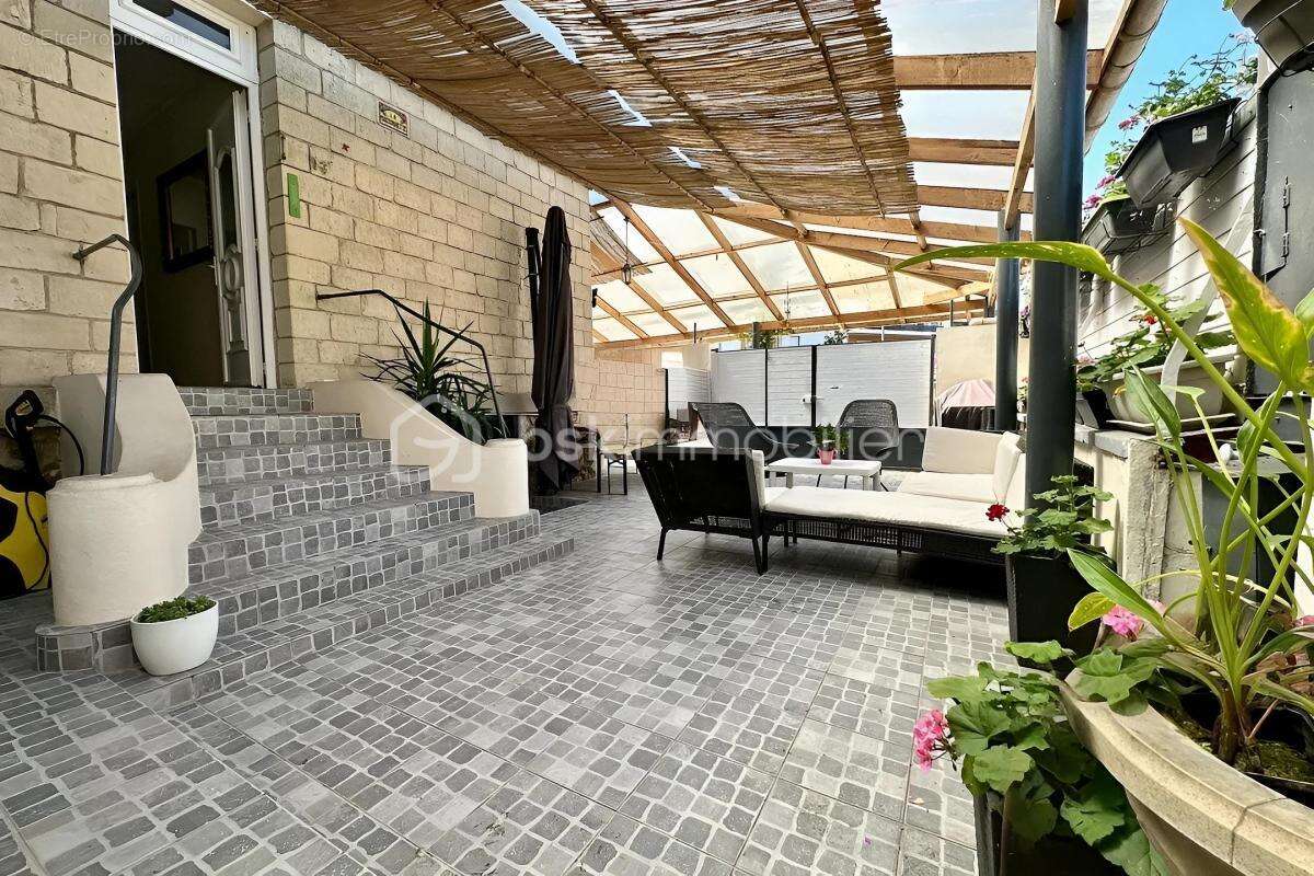 Maison en pierre 114 m² - dépendance de 100 m² louée – Revenu locatif - Centre ville - photo 3