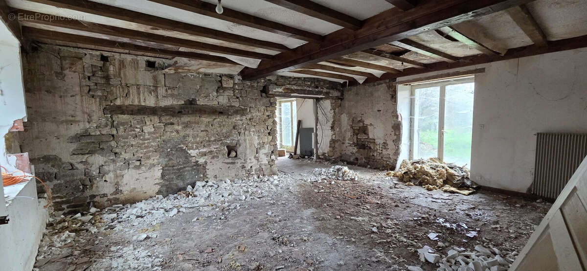 Maison à MOUTIERS-SAINT-JEAN