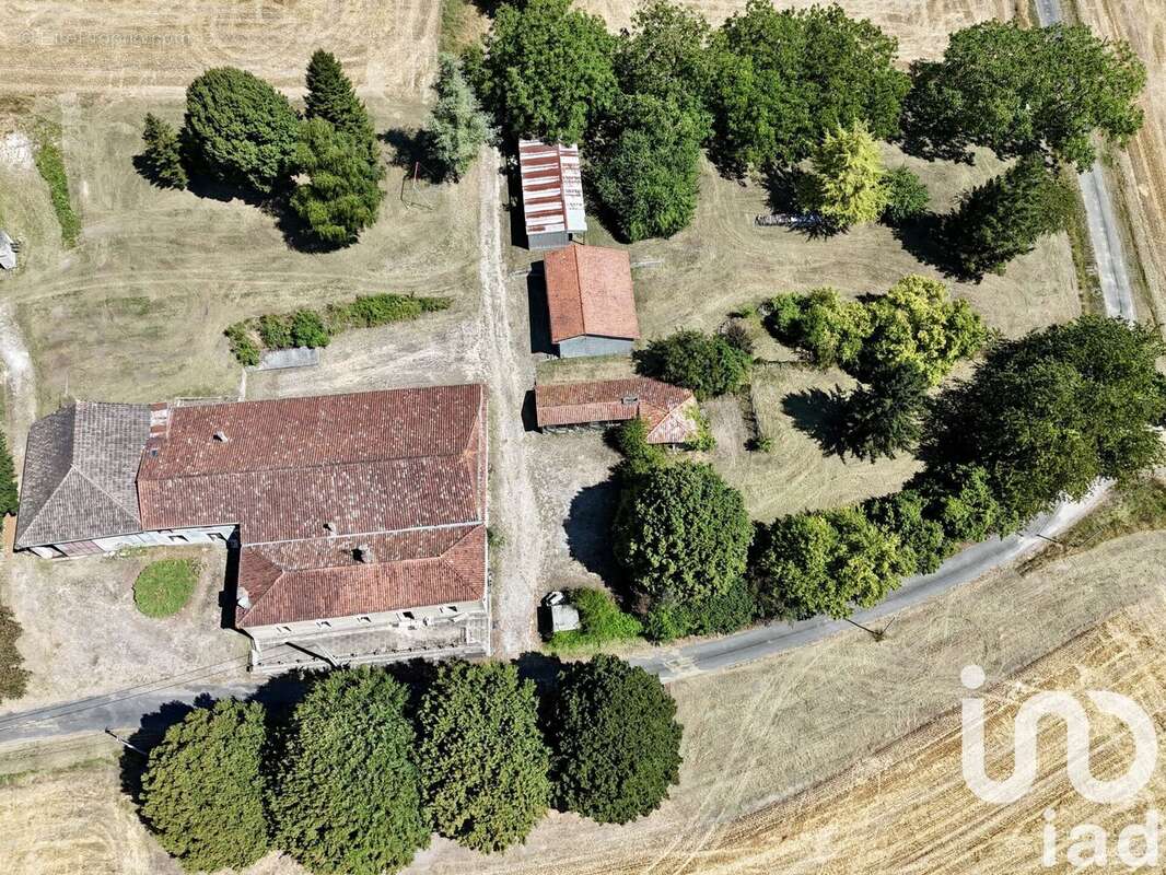 Maison 270 m² à Bessac  - photo 2