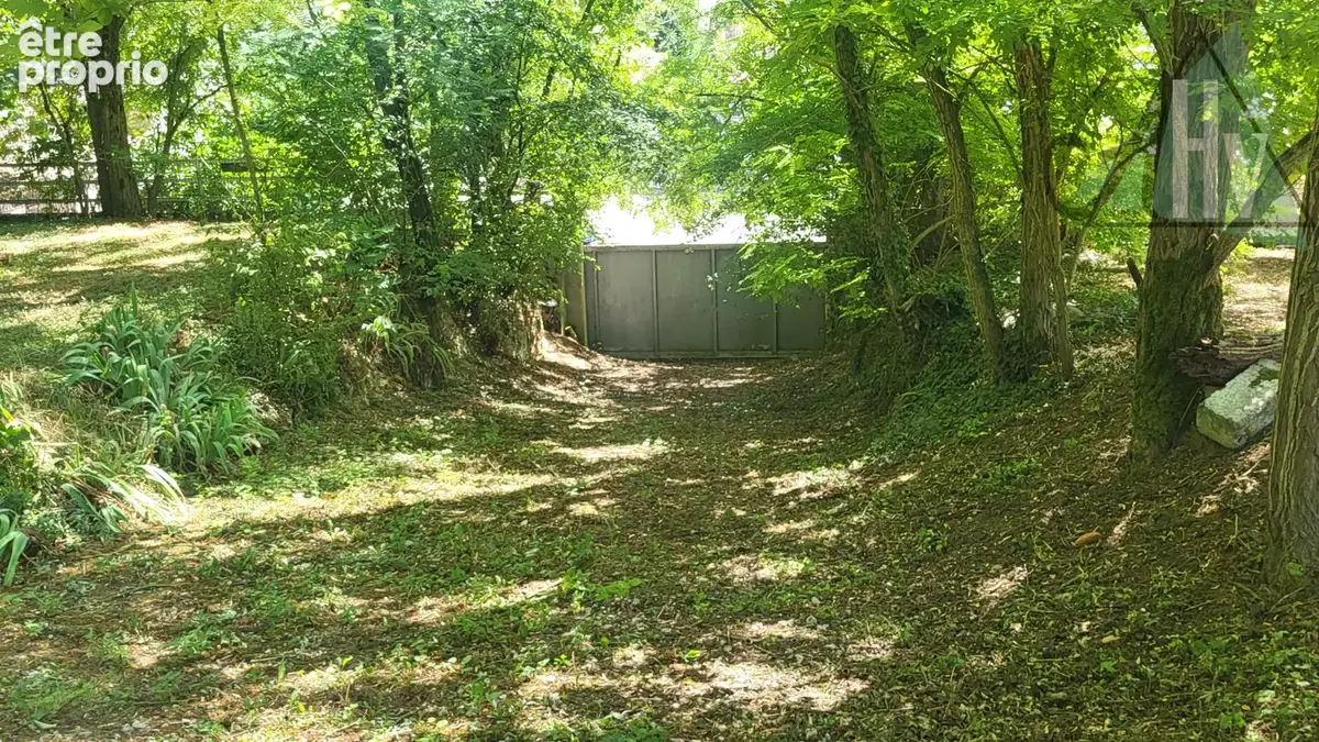 Maison ancienne de caractère avec dépendances et terrain clos - PAILLY - photo 17