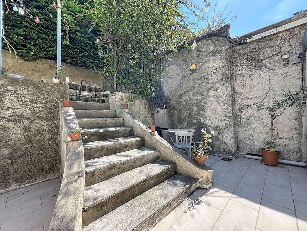 Appartement à MARSEILLE-4E