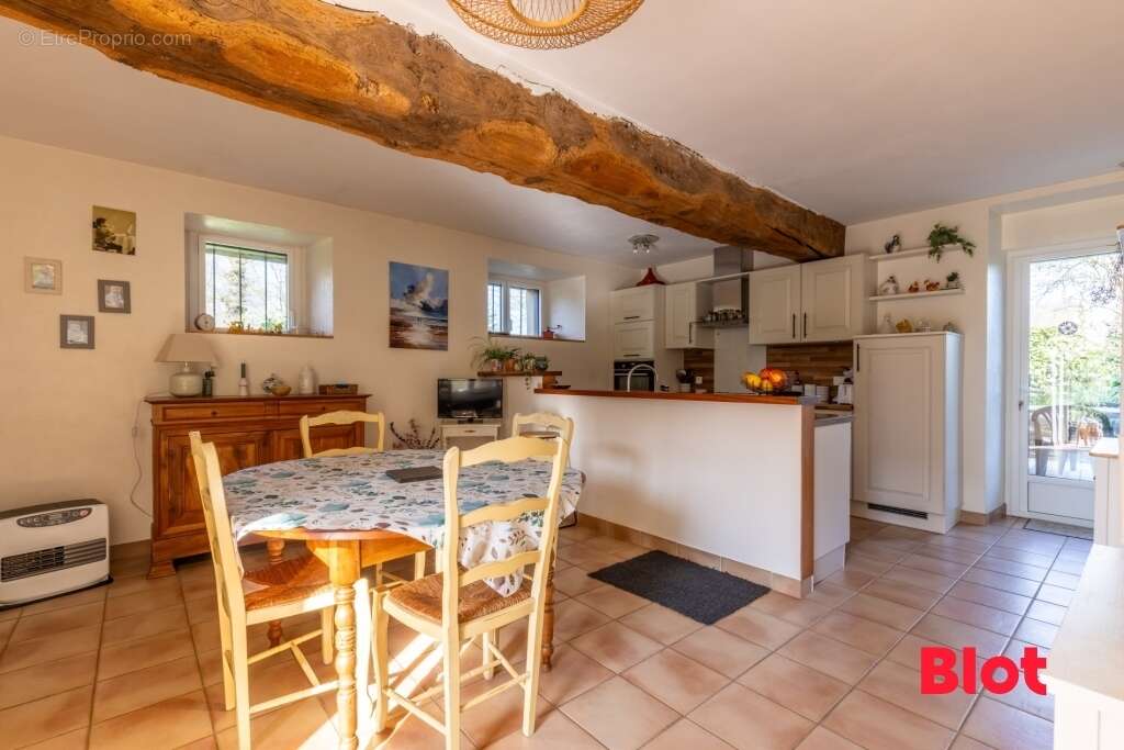 Maison à NOYAL-CHATILLON-SUR-SEICHE