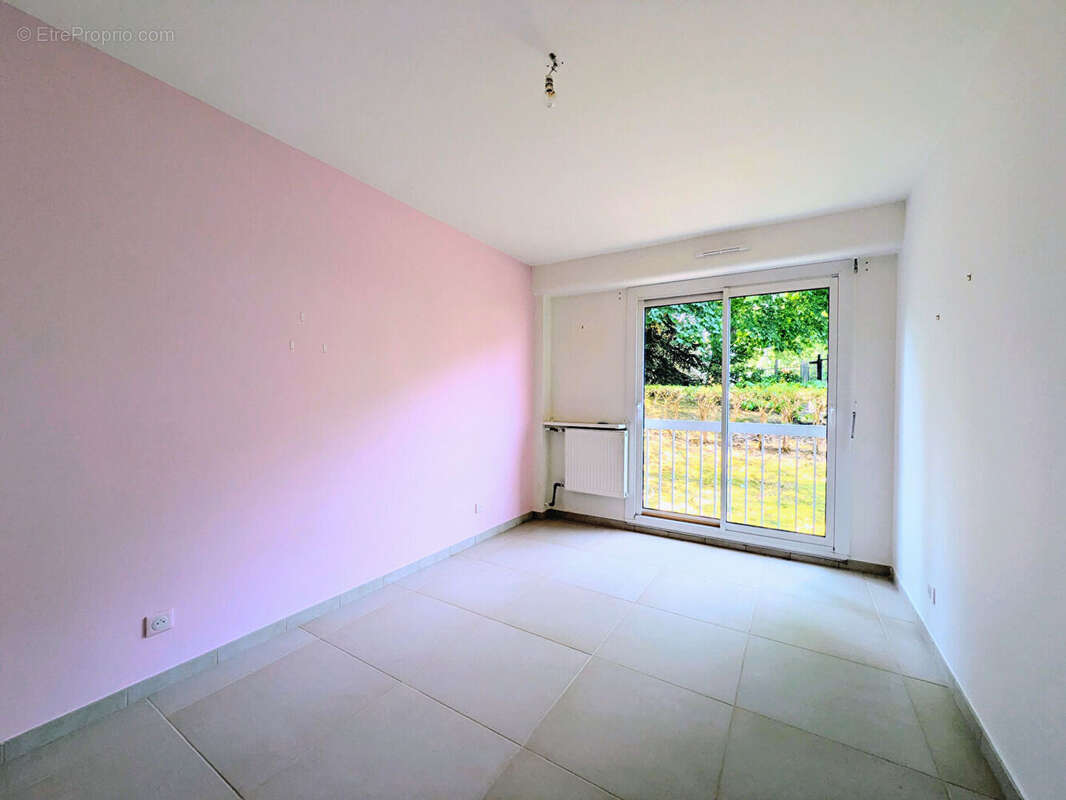 Le Plessis-Robinson, T4 de 96,05 m² en rez-de-jardin avec terrasse et jardin privatif - photo 11