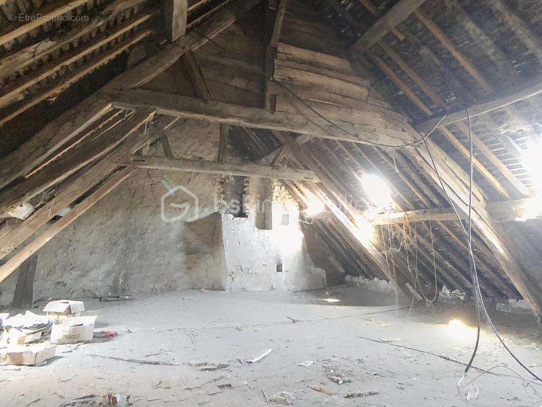 Appartement à CERISIERS