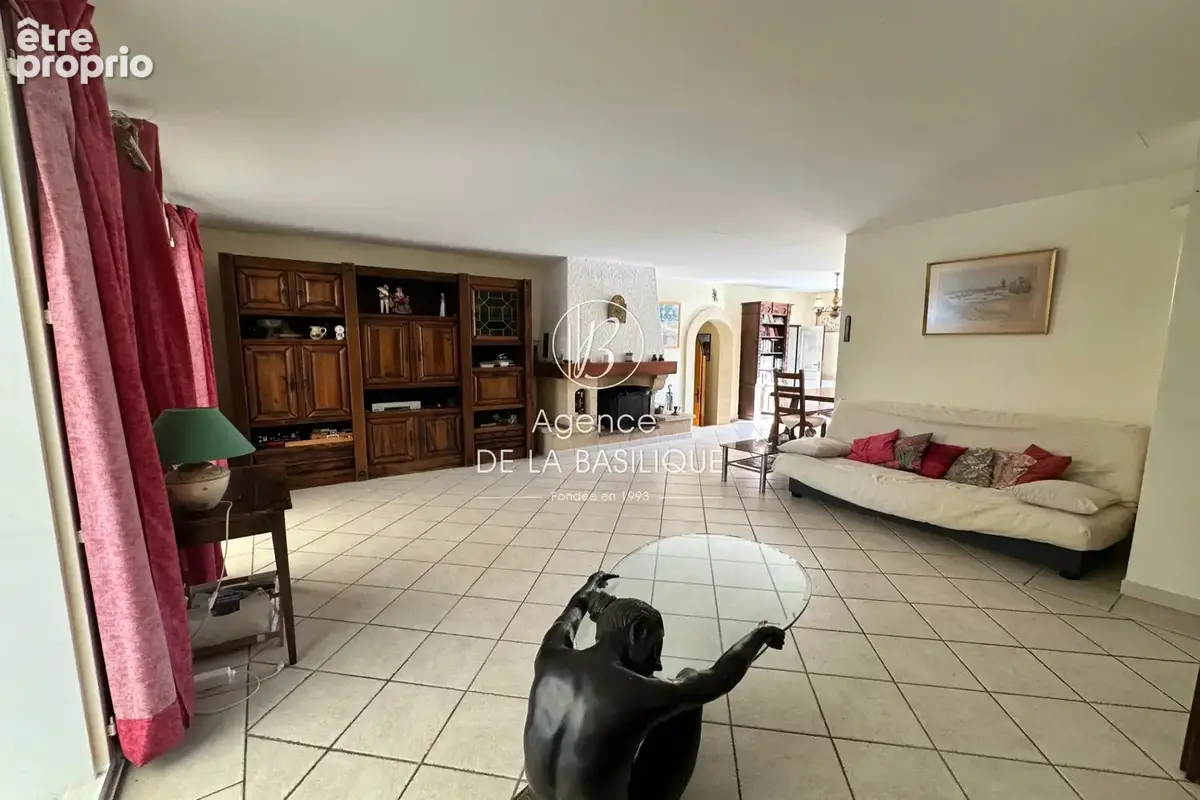 Maison 6 pièces 133 m² à vendre à Saint-Maximin-La-Sainte-Baume (83470) - photo 3