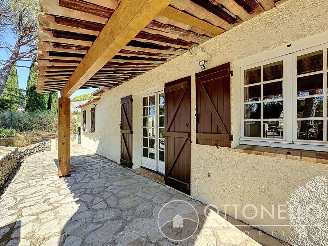 Maison à ROQUEBRUNE-SUR-ARGENS