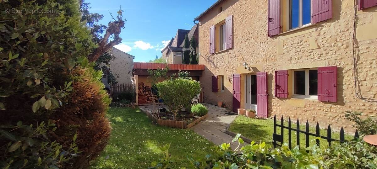 Maison à LE BUISSON-DE-CADOUIN