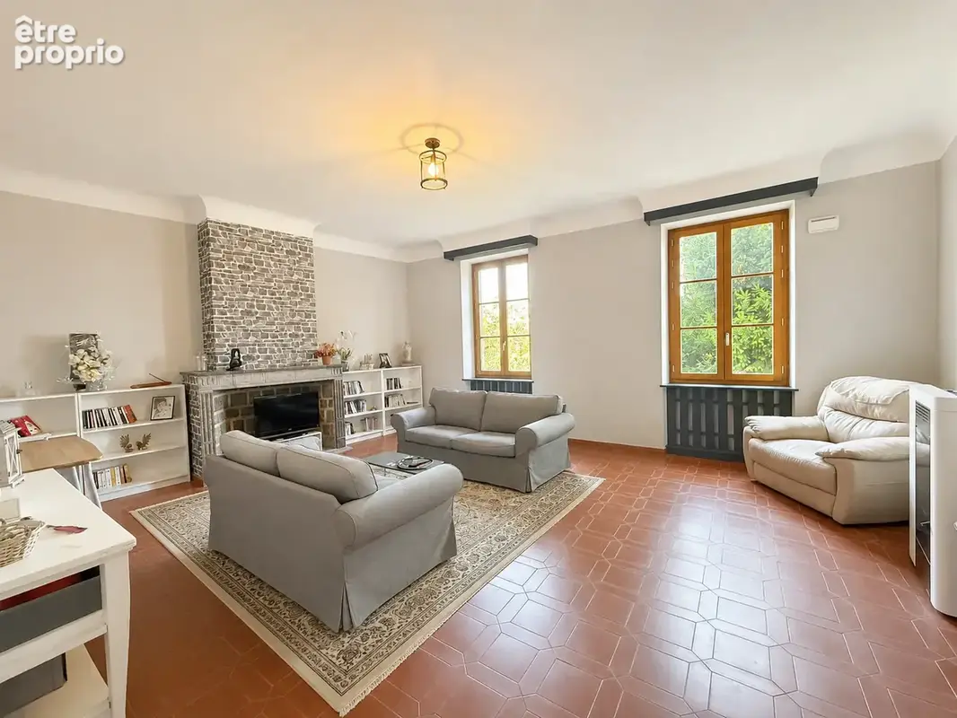 Propriété historique 312 m2 élevée sur caves voûtées, garage et plus de 1 000 m2 de terrain - photo 13