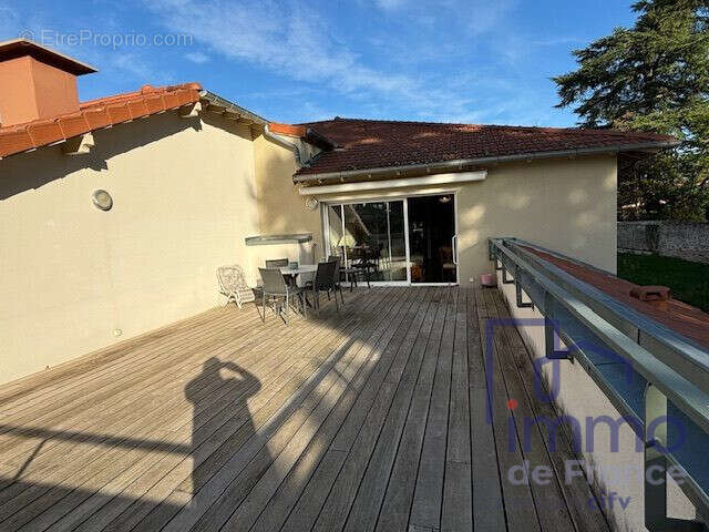 Appartement à SAINT-JUST-SAINT-RAMBERT