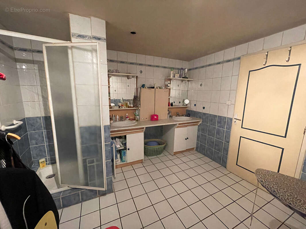 Maison à COMBEAUFONTAINE