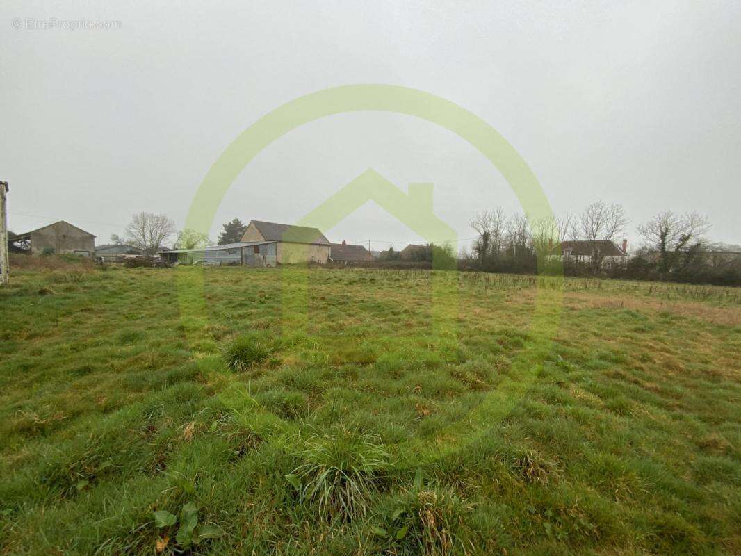 Maison à LIGNEROLLES