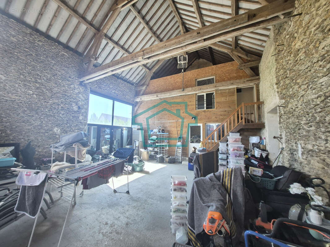 GROSROUVRE   Maison en pierre de caractère de 168 m2 avec grange de 100 m2, studio indépendant et fort potenti - photo 19