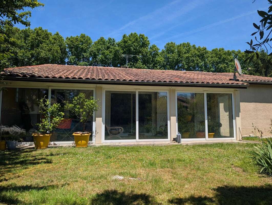 Maison de plain-pied dans un village au bord d'une rivière - photo 8