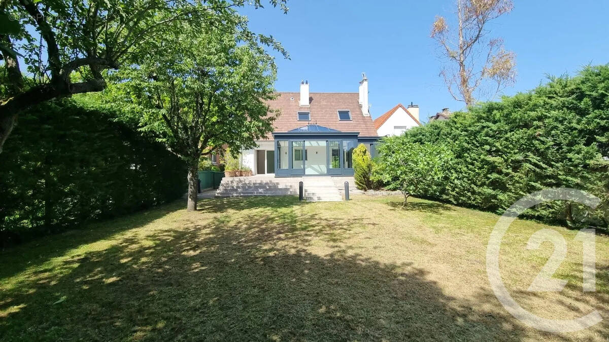 Maison à SAINT-MAUR-DES-FOSSES