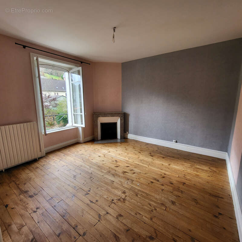 Maison à RIOM-ES-MONTAGNES