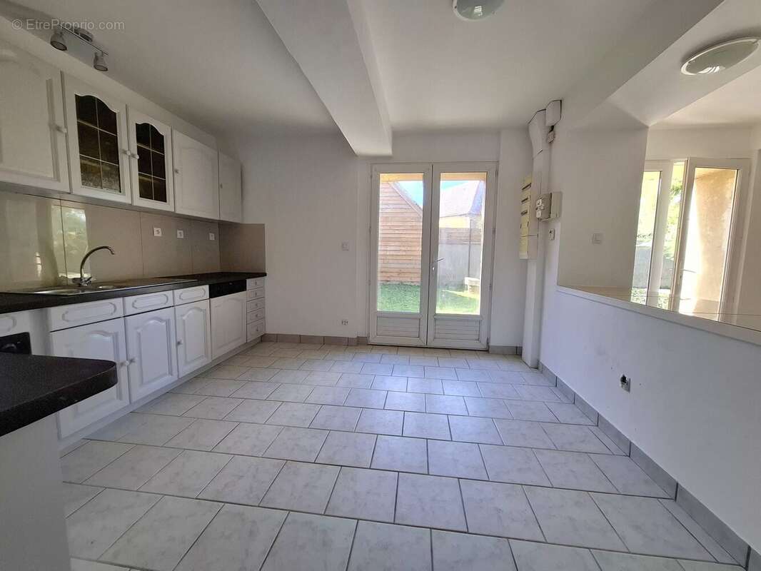 Maison 93 m² à Doucelles  - photo 6