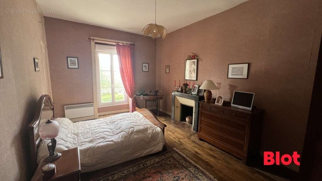 Maison 242 m² à Saint-Aubin-D'aubigne  - photo 9