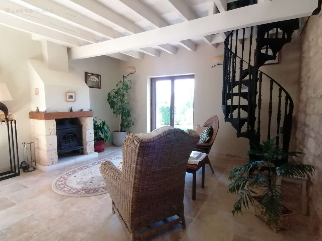 Maison à FRAUSSEILLES