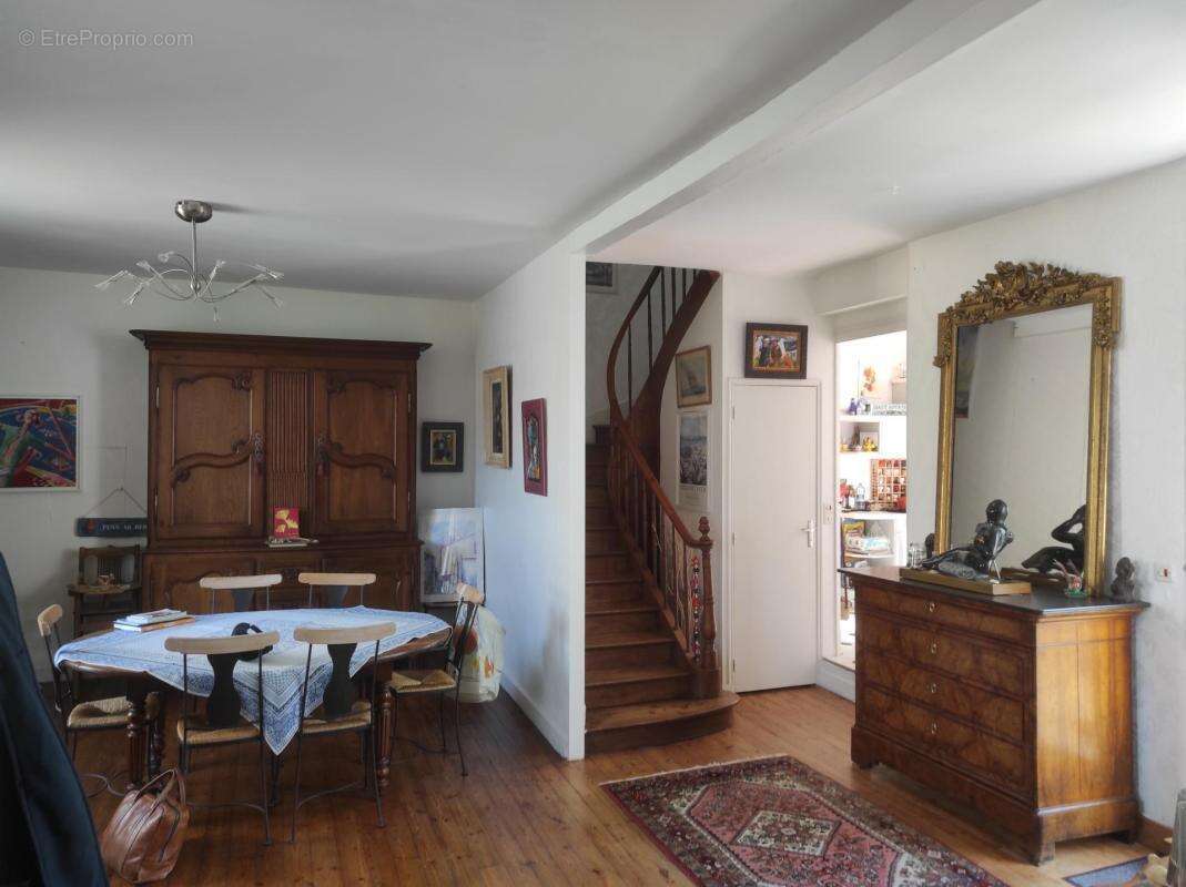 Maison à SAINT-JEAN-D'ANGELY