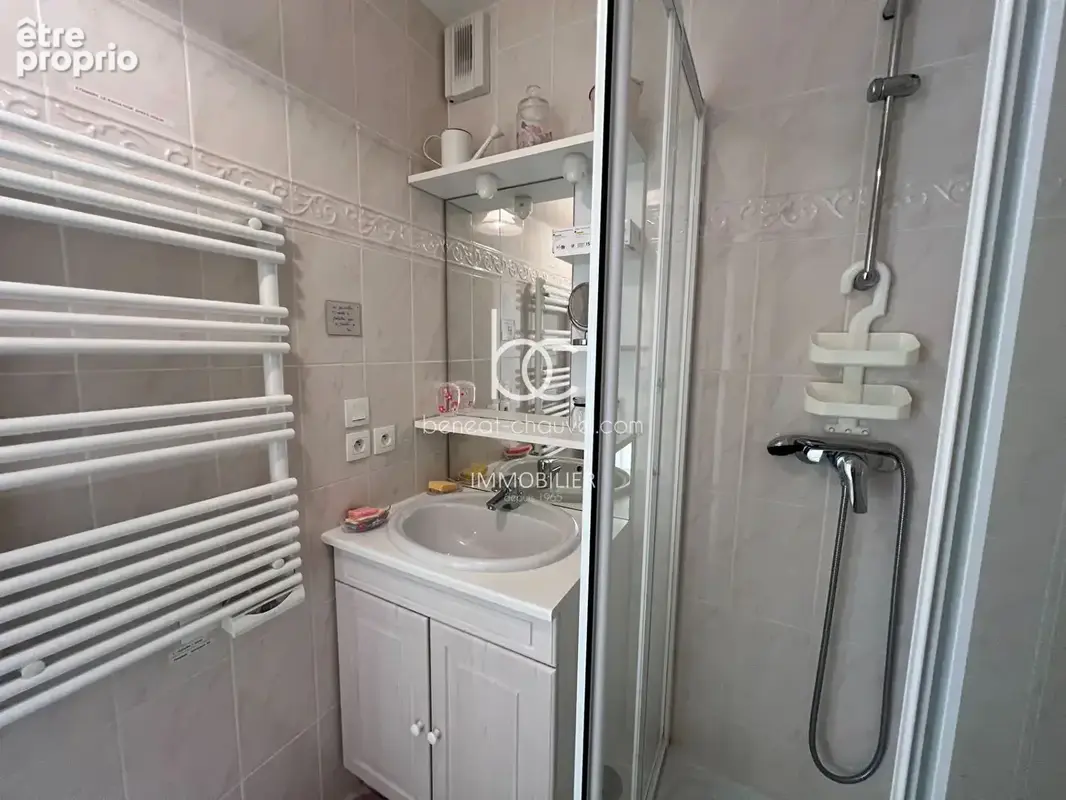 VENTE Appartement T2 SARZEAU Centre  Grand Balcon  Garage Sous-Sol & Ascenseur  Résidence Sécurisée (56370) - photo 6