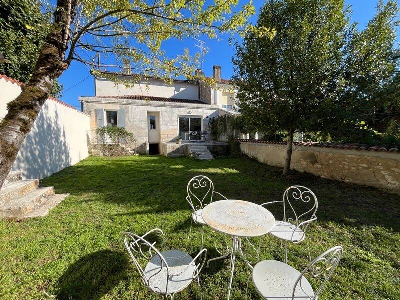 Maison à SAINT-JEAN-D'ANGELY