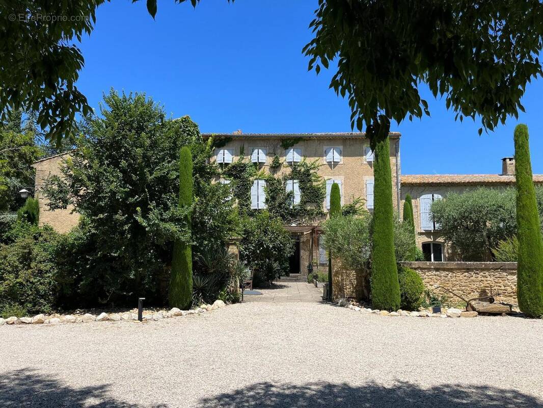 Photo 1 - Maison à ENTRAIGUES-SUR-LA-SORGUE