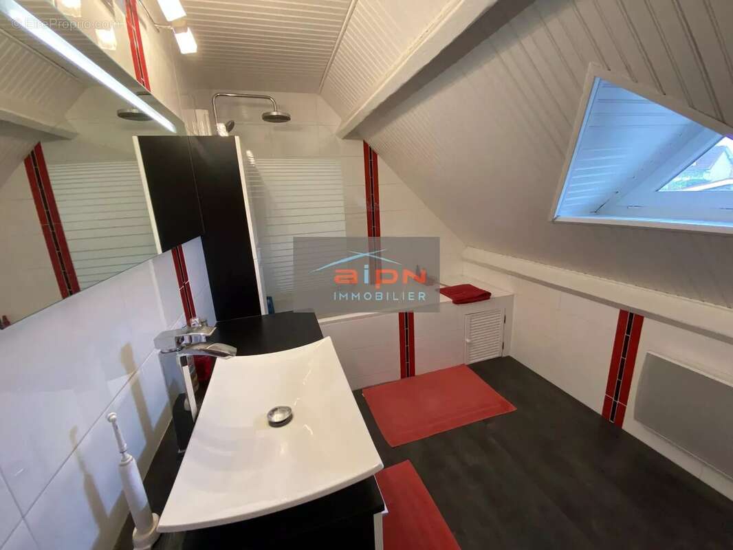 Maison à SAINT-ETIENNE-DU-ROUVRAY