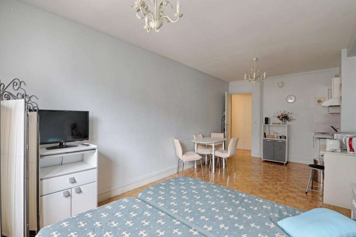 Appartement à PARIS-8E