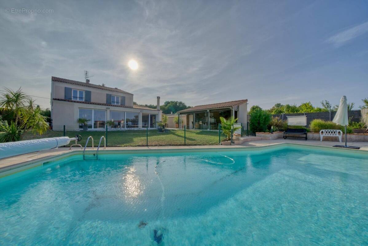 Photo 1 - Maison à SAINTES
