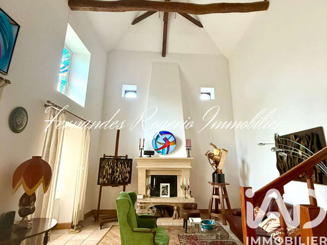 Maison 269 m² à Yevre-La-Ville  - photo 6