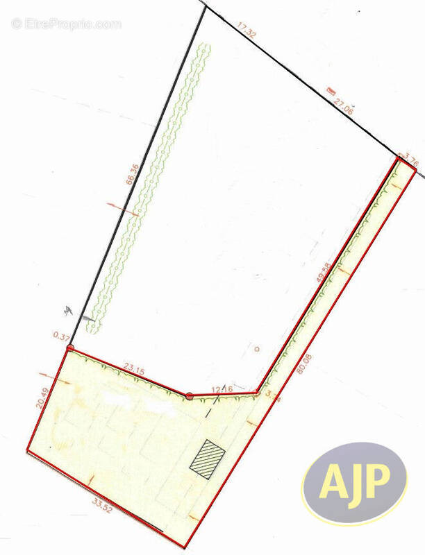 Terrain à SAINT-MACAIRE-EN-MAUGES
