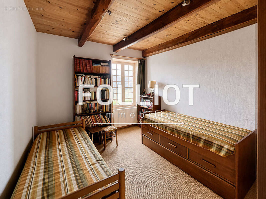 Vente maison de maitre sur terrain de 4521m² - photo 8