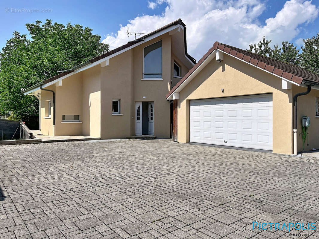 Maison à VERSONNEX