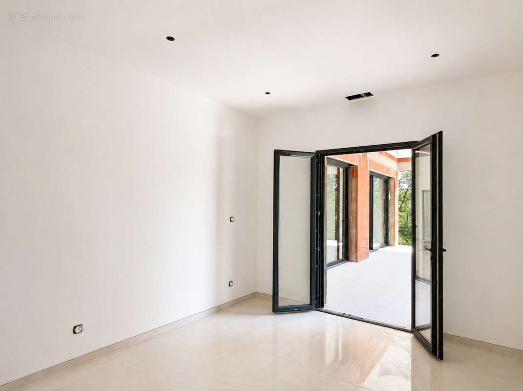 Villa contemporaine de plain-pied avec piscine - Vue dégagée - Lembras - photo 7