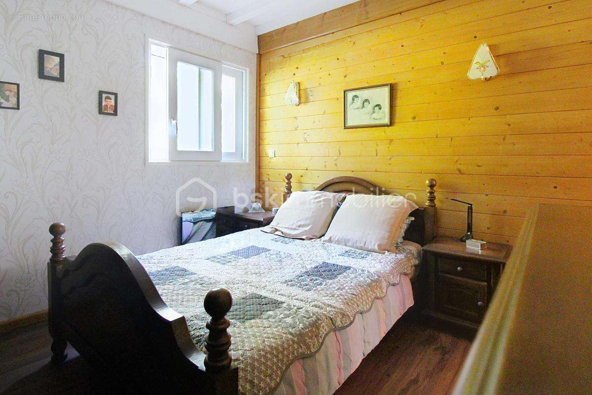 Maison à SAINT-JEAN-DU-BRUEL