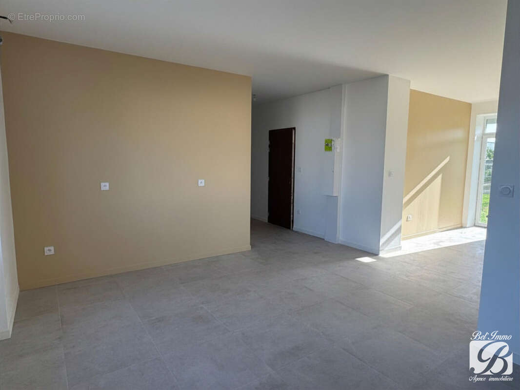 Appartement à BALAN